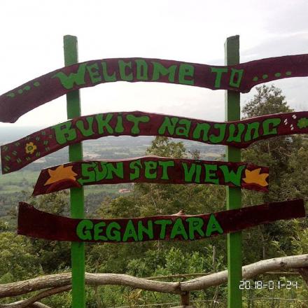 TEMPAT WISATA BUKIT NANJUNG DUSUN GEGER SELOHARJO PUNDONG